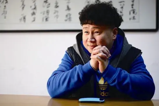 湖北本土笑星阿星，这个带着点傻气的胖子很亲切