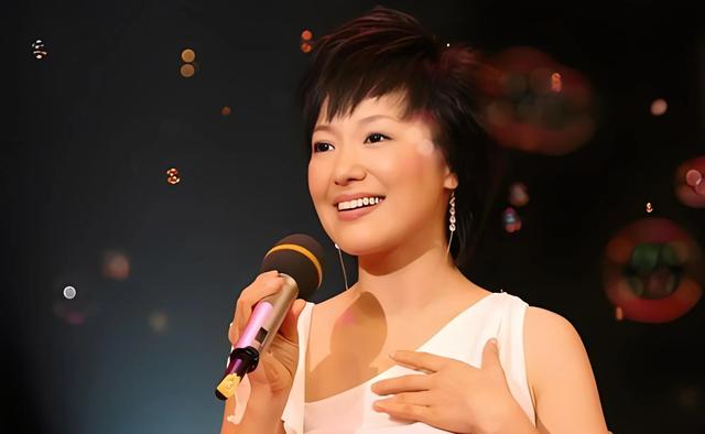 曾红极一时的女星周艳泓，与李厚霖的感情纠葛依旧让人津津乐道