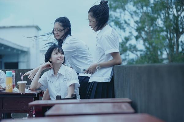 世路多崎  ，人海辽阔——《十七岁》影评