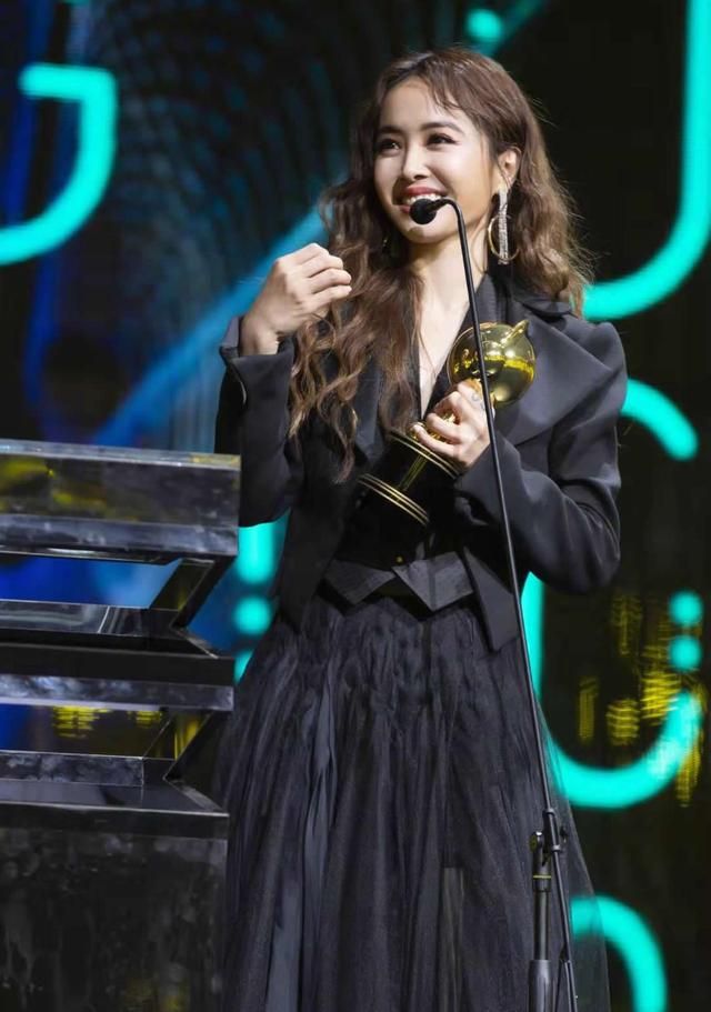 蔡依林不愧是“百变天后”,156身高穿出九头身,全靠穿搭来支撑