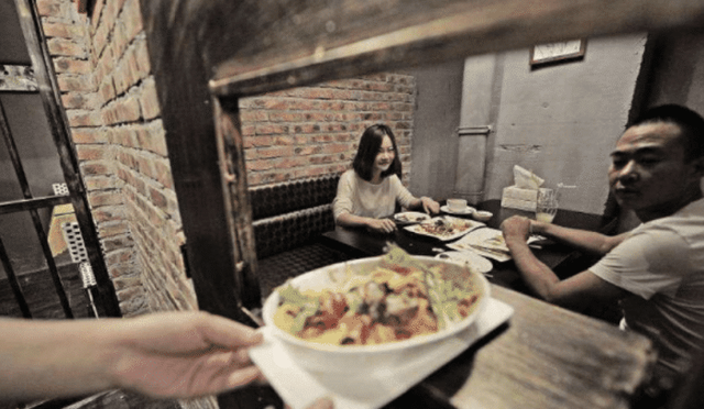 日本推出“变态”主题餐厅，未满18岁禁止入内，还能吃下饭吗？