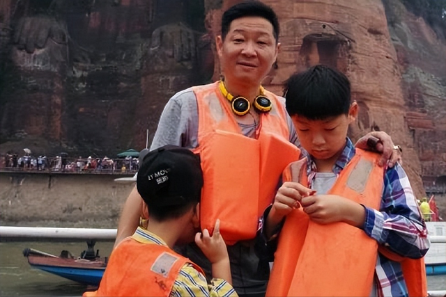 “三德子”赵亮：退圈养鸡，赚得亿万身家，带领300多名村民脱贫