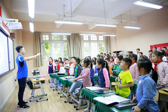 给梦想插上翅膀！成都童声合唱团宣讲会走进成都实验小学西区分校