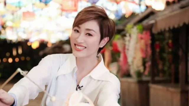 陈法蓉陪88岁父亲回江苏老家，陈父精神足，女儿57岁未婚育成遗憾