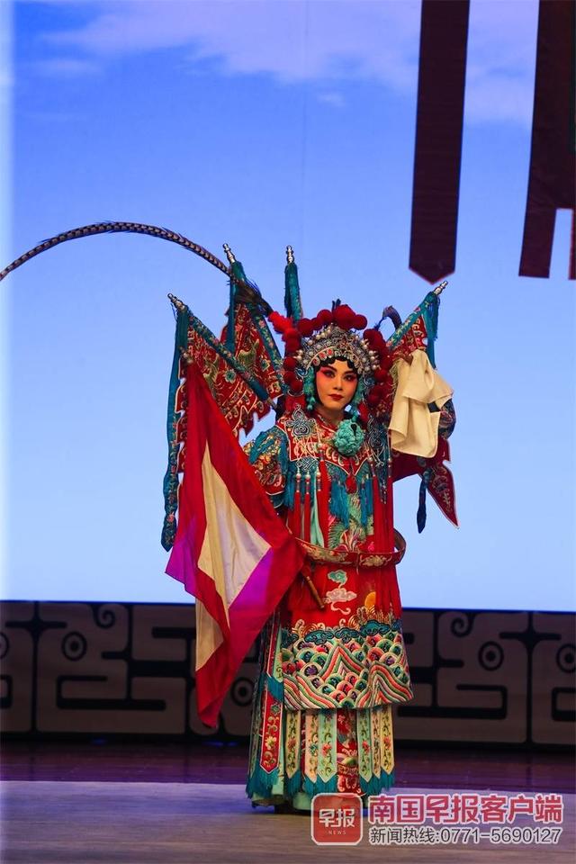 穆桂英挂帅出征，巾帼不让须眉！京剧《战洪州》冲刺梅花奖