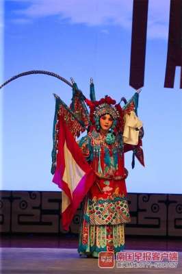 战洪州(穆桂英挂帅出征，巾帼不让须眉京剧《战洪州》冲刺梅花奖)