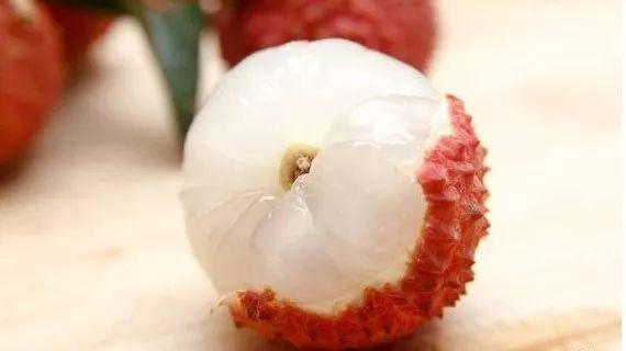 夏来吃荔枝，好味别多吃