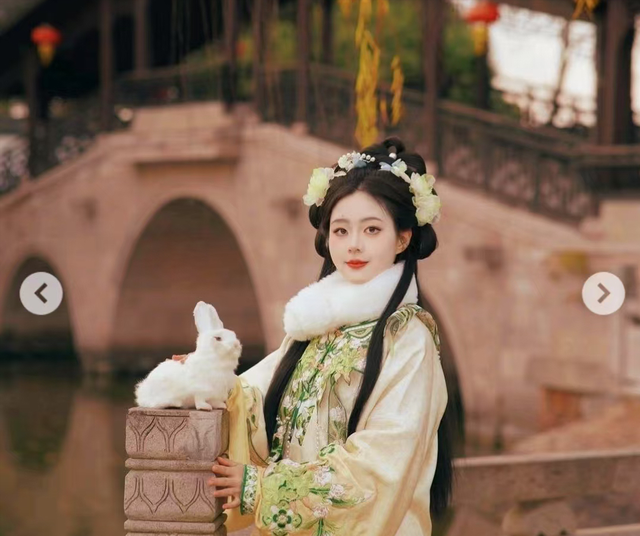 23岁女学霸命丧洛杉矶，疑似和感情有关，因穿着怪异遭非议