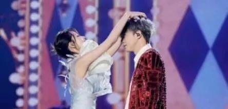 刘惜君对薛之谦已经产生抗体了！这场演唱会太搞笑了！