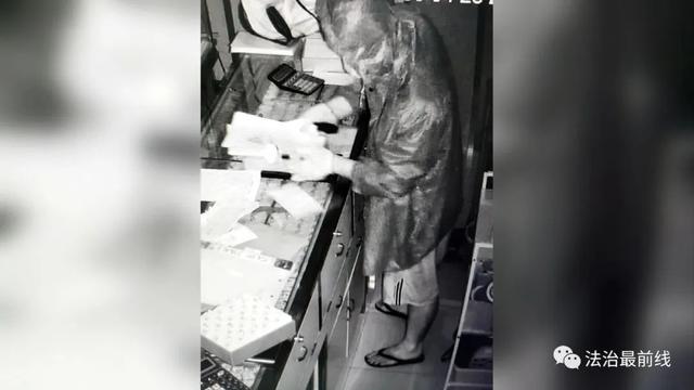 价值100多万！广西一珠宝店被撬盗！现场惊现诡异“雨衣男”……