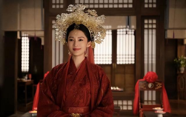 2024年演员全端播放量统计,杨紫仅排第5,第一名竟是另位女演员