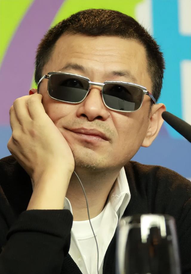 邓光荣：与霍英东平起平坐，和向华强硬刚，却在王家卫身上栽跟头