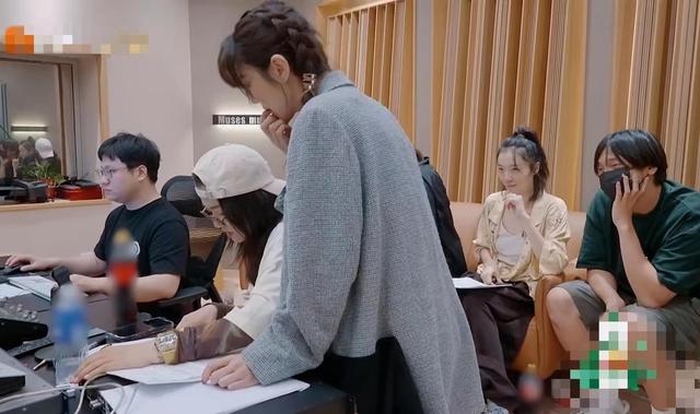 齐溪王传君认爱后首度同框！男方低调现身浪姐3，甜蜜陪伴好恩爱