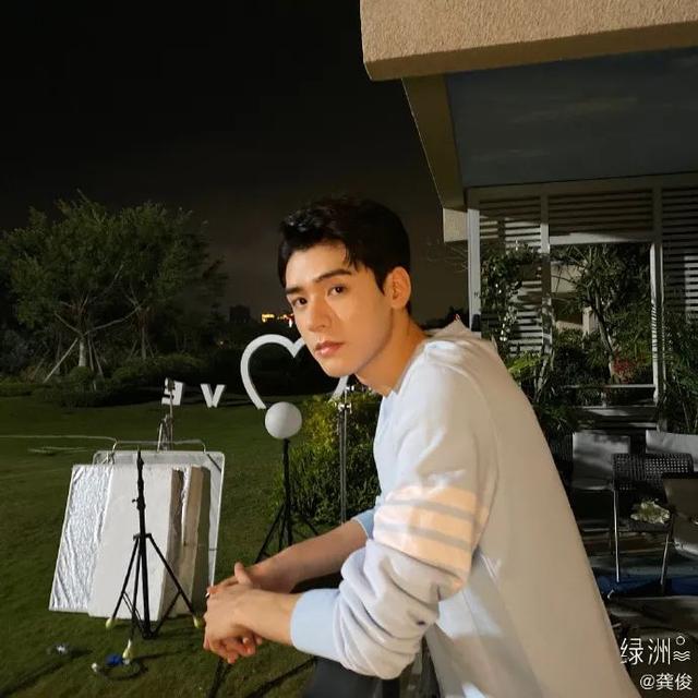 钟无寐迎来了他的最终结局，演员龚俊却一直在路上