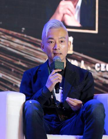 央视前著名主持人亚宁:最红时为何退隐?现在情况怎样了?