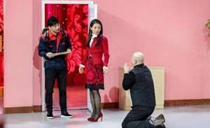 刘涛丝袜(春晚小品美人榜 刘涛黑丝惊艳必上榜)