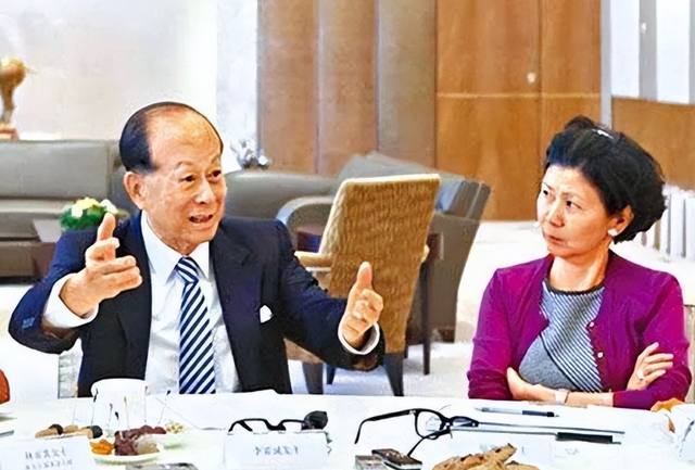 相伴30余年，李嘉诚仍不敢将周凯旋娶进门，背后原因没有那么简单