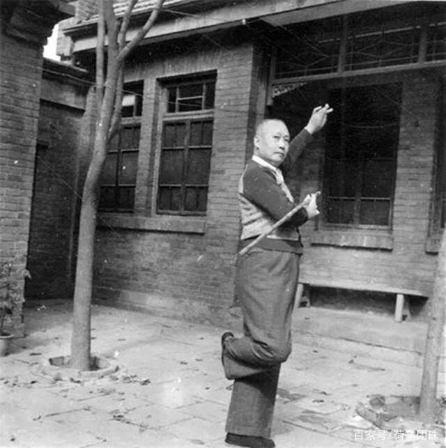 荀慧生：被父亲卖两次，又遭师傅“压榨”，言“绝不与汉奸为伍”