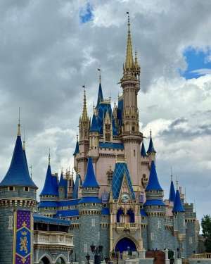 性感的妻子(【社交秀】内马尔女友秀性感身材 卡里乌斯妻子晒绝美工作照)