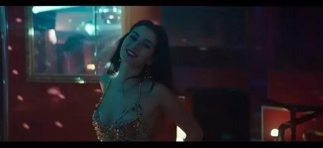 110分钟全程屏息，这是我看过最「骚」的黑帮片