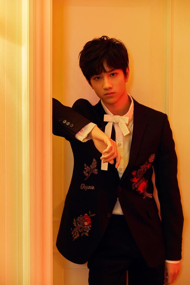 敖子逸亮相2018星光盛典 斩获“年度号召力新秀”奖