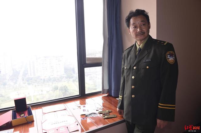 警龄70年！成都这个警察世家祖孙三代从警 以警服见证历史