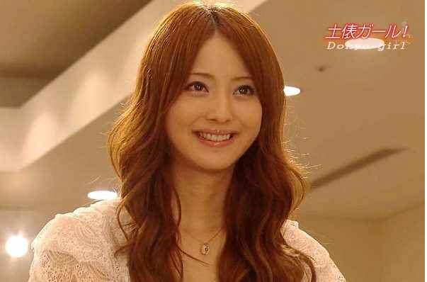 演技最差女优？佐佐木希逆风翻盘，靠一张美人脸一路飙车