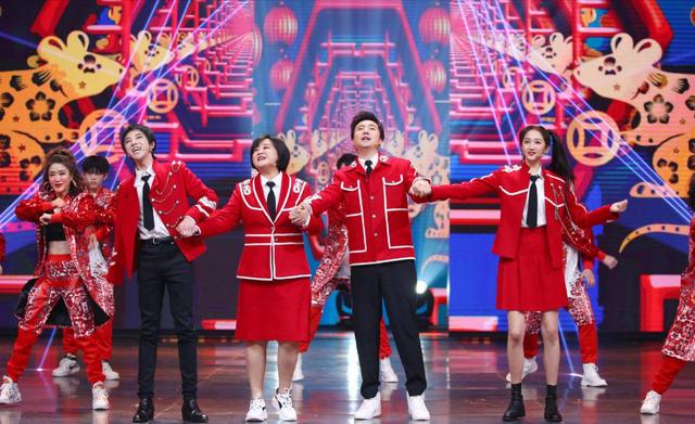 关晓彤晒童年照，和小时候绑同款双马尾，“国民闺女”从小美到大