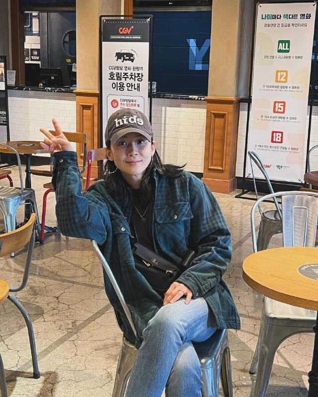 韩国知名女星透露，与李钟硕每年都聚会，坦言若不联系就删除号码