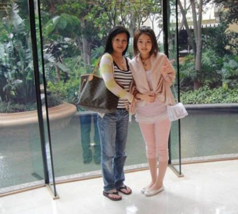 “炫富名媛”郭美美的堕落史,和宠爱她的土豪干爹们