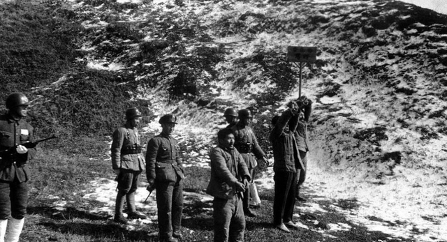 【晚清风情录】老照片中的花楼女子丰乳肥臀，30张尽显绝代风姿