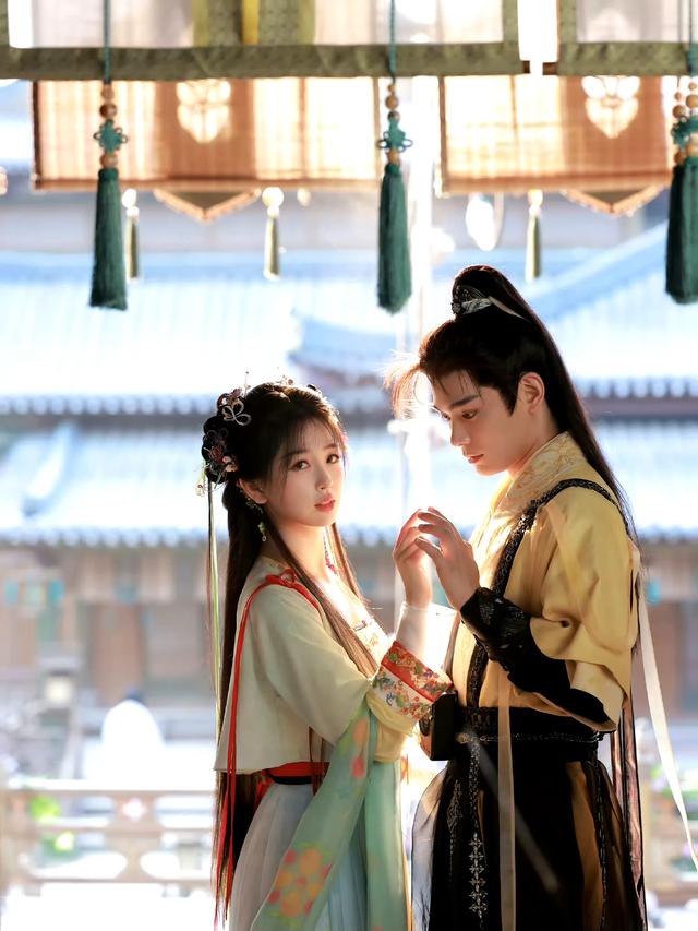 2024爆款《永夜星河》：热度与口碑齐飞，新春再掀热潮