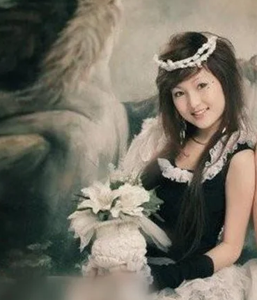 “炫富名媛”郭美美的堕落史,和宠爱她的土豪干爹们