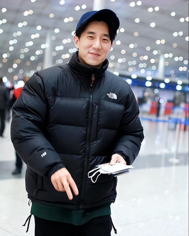 成龙的一双儿女：一个自甘堕落一个放飞自我，终是年少风流惹的祸