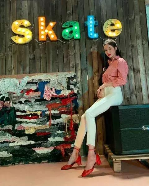 那些叫“腿精”的，在她面前都不敢露腿