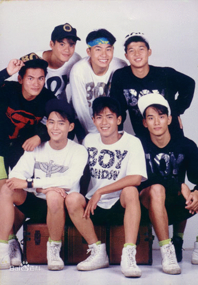 曾经红透一时的青春偶像组合，解散后为了生计沦为油漆工