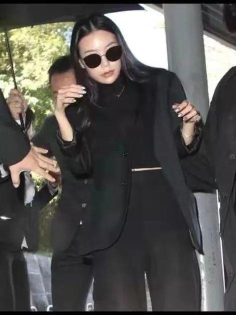 高以翔女友过往被扒？性感照曝出还被网友质疑过度消费男友