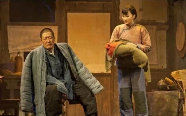 22岁嫁给35岁的于震，6年生下3个孩子，如今过得怎么样？