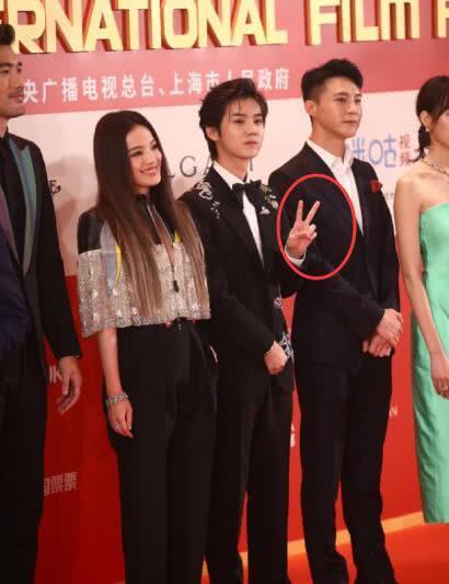 上海电影节：舒淇和鹿晗同框，两人对着镜头做搞怪表情，太可爱