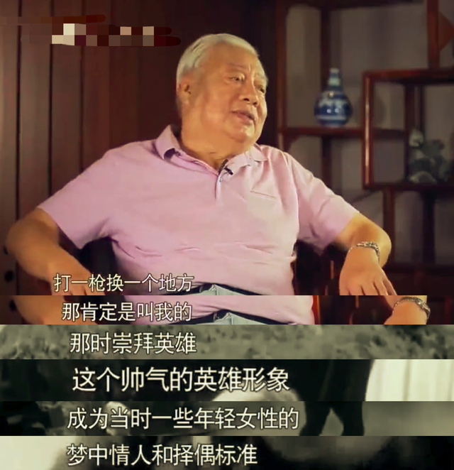 82岁“如来”近况曝光，满头白发身形圆润，精神抖擞烟不离手