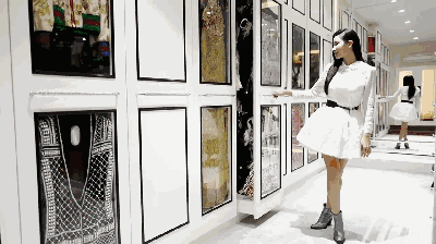 新加坡最有手段名媛，拥有全球最多爱马仕，如今44岁还在做网红