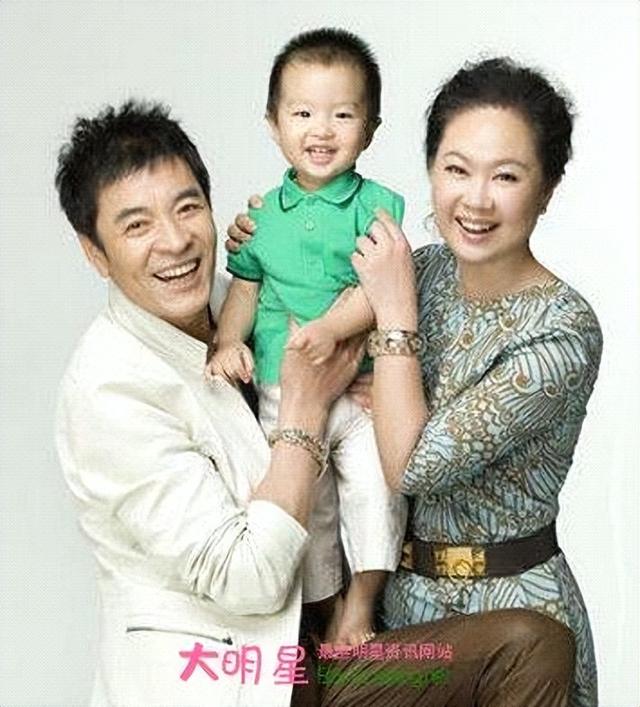 与何晴同居5年被抛弃，甩小24岁杨若兮的刘威，是个怎样的人？