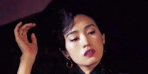 三位拍过色情片”而红的女明星，巩俐心甘情愿，她却假戏真做