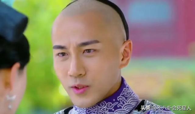 同样是演康熙，把罗晋、刘恺威、陈道明放一起看，差距一目了然