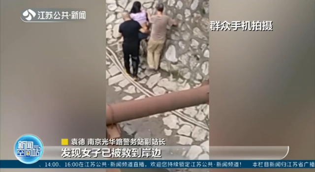 女子跳河后，俩大男人竟也跟着跳了下去…上岸后惊觉：这水太臭了