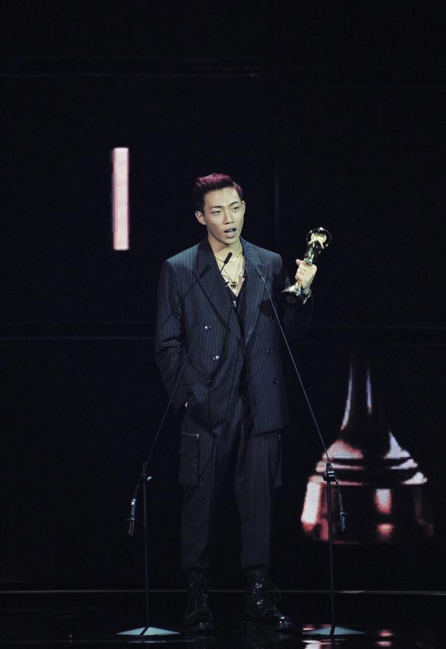 歌手陈奕凡私密视频泄露，48秒浴室片段被疯传，录像人是他的女伴