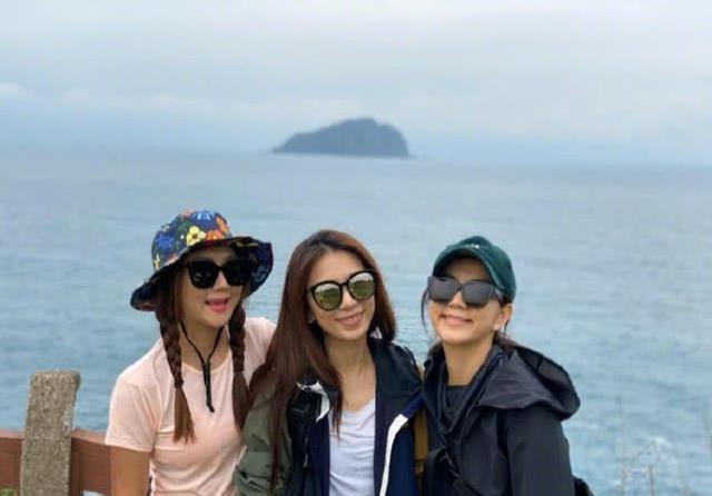 SHE为Hebe庆生，19年友情不是盖的，不料爬山意外暴露真实肤色