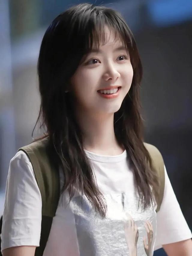 事实证明,33岁的“国民闺女”谭松韵,走上了“另一条”道路?