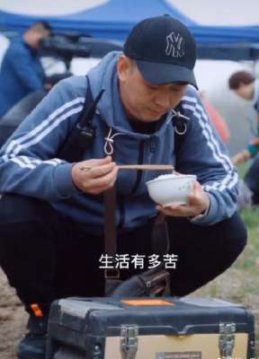 王宝强弟弟是谁(王宝强堂弟近况曝光，受马蓉宋喆牵连生活窘迫，自称“被大树挡了光”)