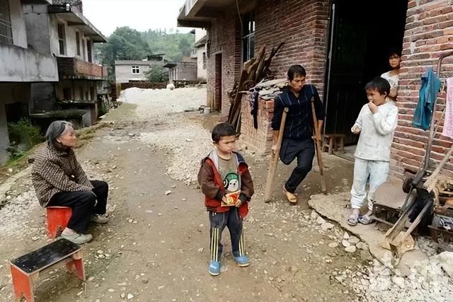 7年前，那个酷似“马云”的江西7岁男孩范小勤，如今怎么样了？